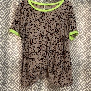 Plus Neon/leopard top